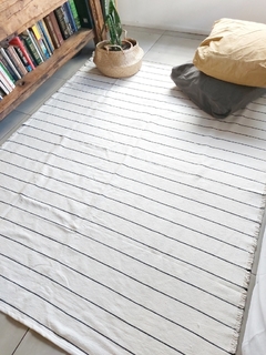 Alfombra Petit (70x150) | Rayas finas negras - comprar online