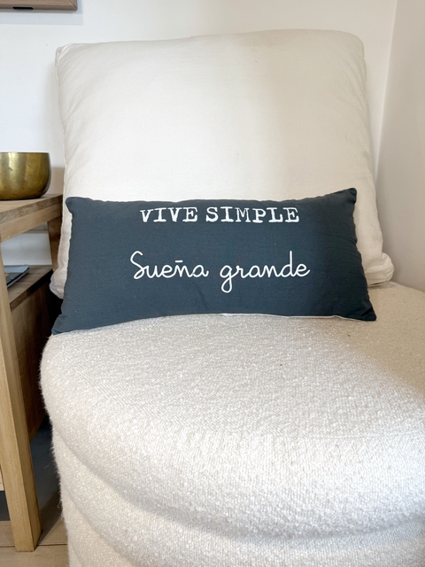 Almohadón completo | Vive simple | Grafito | 50x25cm - comprar online