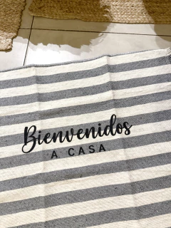 Trapito de piso Bienvenidos a Casa | Rayado - We are Home