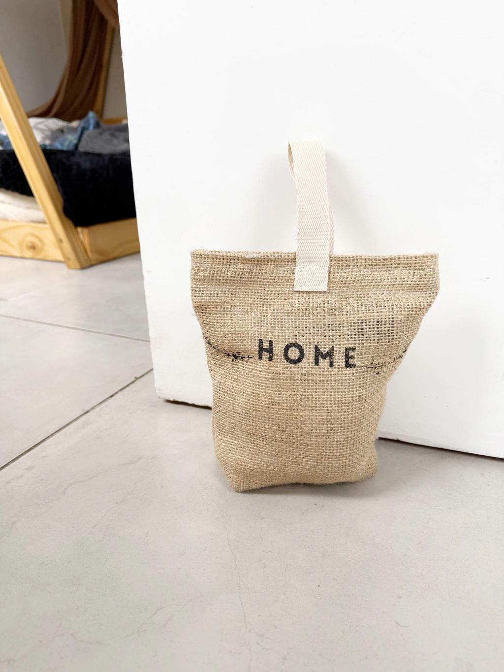 Traba puertas | Home Arpillera con hojitas