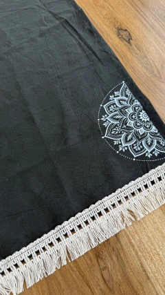 Camino estampa y flecos | Mandala negro