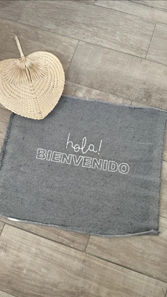Trapito de piso Bienvenido gris