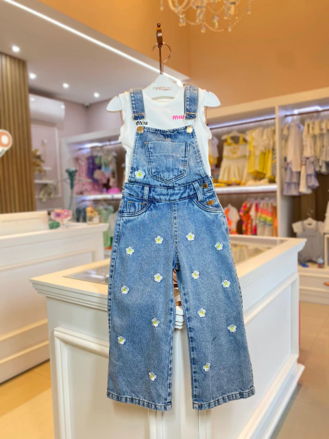 JARDINEIRA JEANS BORDADO FLOR