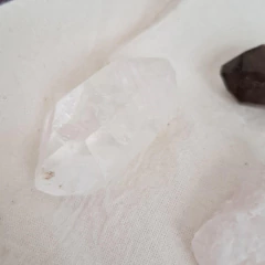 Imagen de Bag 3 Piedras - CUARZO ROSA, CUARZO CRISTAL y CUARZO AHUMADO