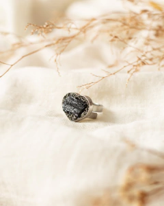 Anillo Corazón Pirita y Turmalina