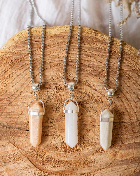 -SALE- COLLAR PÉNDULO CON FELDESPATO/ CUARZO BLANCO - comprar online