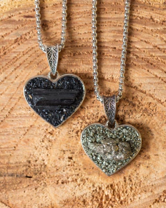 -SALE- COLLAR SENSIBILIDAD TURMALINA NEGRA Y PIRITA - comprar online