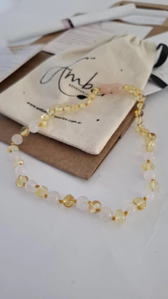 COLLAR BEBÉ ÁMBAR BÁLTICO 32CM MIEL Y ROSA - Ámbar accesorios