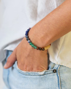 PULSERA CHAKRAS ENERGÉTICOS CON CORNALINA ROJA, JASPE AMARILLO, OJO DE TIGRE, ÁGATA VERDE, SODALITA, LAPISLÁZULI Y AMATISTA - comprar online