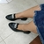 Mocassim feminino preto com correntes pratas na internet
