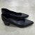 Scarpin salto bloco bico fino preto - loja online