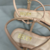 Sandália rasteira flat 2 em 1 bege com Spikes - Becca Calçados Numeração especial | Sapatos Grandes | Plus Size