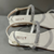 Sandália branca Rasteira Flat com 2 tiras brilhosas - Becca Calçados Numeração especial | Sapatos Grandes | Plus Size