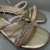 Sandália rasteira flat amarração dourada com tiras brilhosas - comprar online
