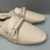 Sapatilha mule bege com detalhe em nó - Becca Calçados Numeração especial | Sapatos Grandes | Plus Size
