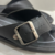 Chinelo de Dedo masculino de Couro Com Fivela Regulável Cor Preta - comprar online