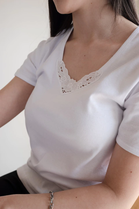 Art 10008 - Remera Manga Corta con Aplique - comprar online