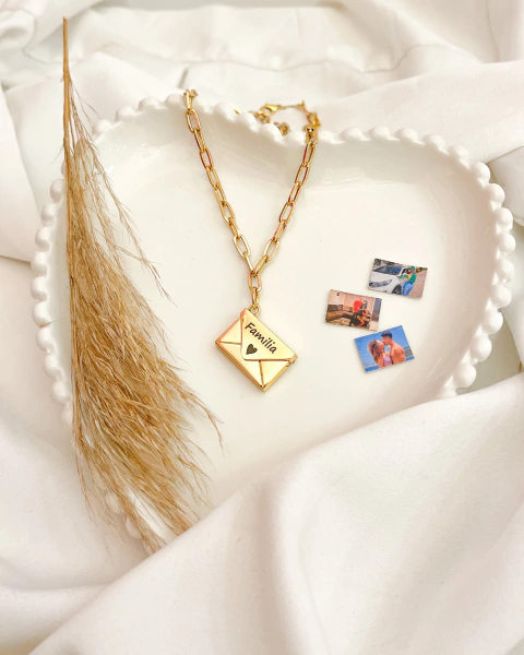 Colar Carta Relicário com Foto e Personalizado a Laser