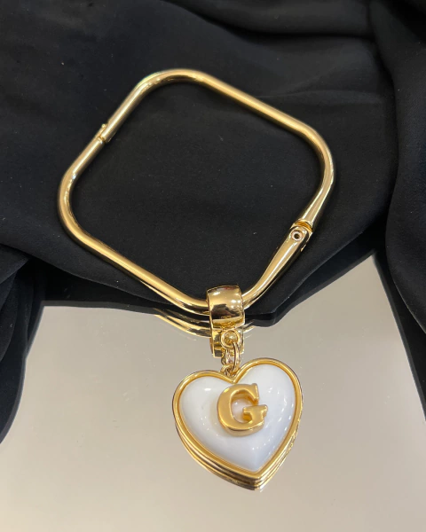 Pulseira Coracao Branco com Inicial