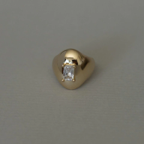 ANEL LISO COM ZIRCÔNIA BANHADO A OURO 18K