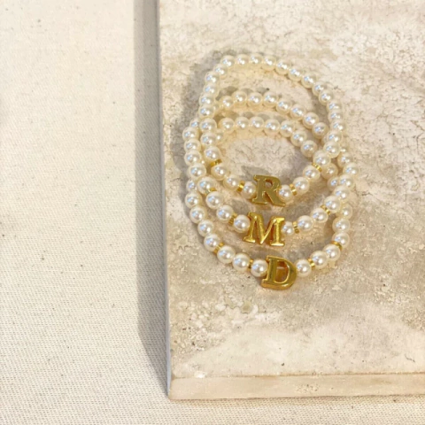 PULSEIRA COM INICIAL BANHADA A OURO 18K