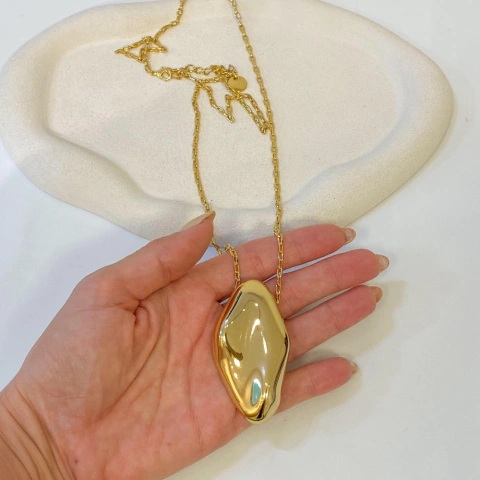 COLAR LONGO LEONOR BANHADO A OURO 18K