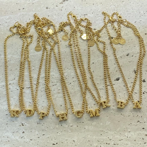 CHOKER INICIAL (1 LETRA) BANHADA A OURO 18K