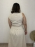 Colete textura em linho decote em V botões dourados Hope bege - Moda Plus Size - Zeona Moda
