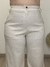 Calça pantalona textura em linho com botões dourado bege - Moda Plus Size - Zeona Moda
