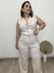 Calça pantalona textura em linho com botões dourado bege - loja online