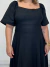 Vestido casual Luana com elástico nas costas e mangas com uma fenda discreta preto Luana - Moda Plus Size - Zeona Moda
