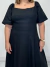 Vestido casual Luana com elástico nas costas e mangas com uma fenda discreta preto Luana na internet