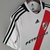 Camisa retrô do River Plate, modelo 09/10 Camisa oficial do River Plate Camisa de futebol River Plate Camisa retrô do time argentino River Plate Camisa River Plate Home 09/10 Camisa do River Plate 2009/2010 Camisa retrô do River Plate 09/10 Camisa de jogo