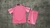 Kit Infantil Inter Miami Home 25/26 - Rosa, a escolha perfeita para as pequenas torcedoras. 2. Com o Kit Infantil Inter Miami Home 25/26 - Rosa, sua filha vai arrasar no estádio. 3. Garanta o estilo e o conforto da criançada com o Kit Infantil Inter Miami
