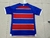 Camisa oficial do Leão do Pici para torcedores, Modelo masculino em vermelho e azul, Camisa de torcida do Leão do Pici Esporte Clube, Uniforme de jogo do Leão do Pici, Camisa com as cores do time Leão do Pici, Produto licenciado do Leão do Pici, Camisa de