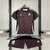 Kit Infantil México Home 24/25 - Vinho, ideal para os pequenos torcedores mexicanos, Conjunto completo para vestir os pequenos com o uniforme da seleção mexicana, Composto por camisa e shorts na cor vinho, Tecido confortável e resistente para as brincadei