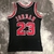 Camisa retrô Chicago Bulls, modelo 97/98, Jersey Mitchell & Ness, cores preta e vermelha, estilo vintage, clássico da NBA, alta qualidade, conforto e estilo, perfeita para fãs de basquete, edição limitada, ícone do basquete, design exclusivo, produto ofic