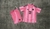 Kit Infantil Inter Miami Home 25/26 - Rosa, a escolha perfeita para as pequenas torcedoras. 2. Com o Kit Infantil Inter Miami Home 25/26 - Rosa, sua filha vai arrasar no estádio. 3. Garanta o estilo e o conforto da criançada com o Kit Infantil Inter Miami