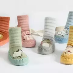 Pantumedias animales antideslizante Dino gris en internet