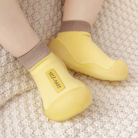 Zapas con suela flexible Self care Amarillo - comprar online