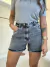 Short Jeans lavagem cinza