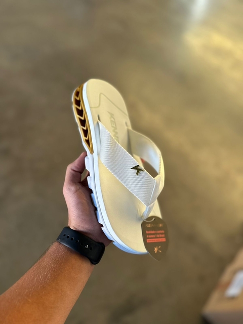 Chinelo Kenner Rakka - Branco / Ouro