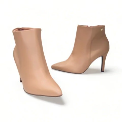 Imagen de Bota Corta Lisa Taco Fino 8 1/2 Napa Vizzano (3049219NP)