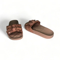 Imagen de Chinela Doble Faja Doble Moño Camurca Moleca (5414145CM)