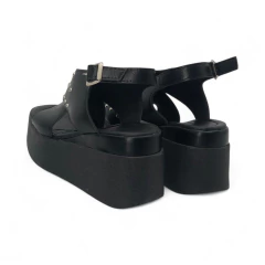 Sandalia Tiras Cruzadas Tachas Napa Chuna (0630NP) en internet