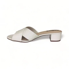 Zueco Tiras Cruzadas Tacon Verniz 3 1/2 Napa Croco Moleca (5259807CR) - comprar online