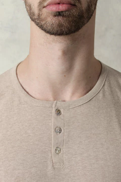 REMERA BUTTONE CON BOTONES (43239) - tienda online