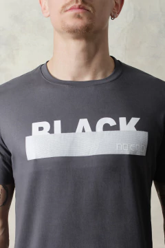 REMERA BLACK NO END GAMUZADA (43237) en internet