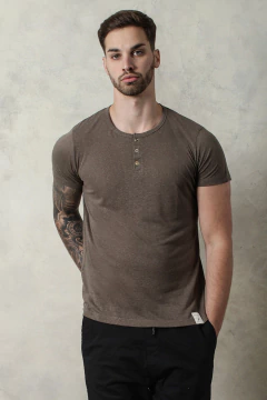 Imagen de REMERA BUTTONE CON BOTONES (43239)