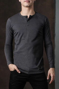 Imagen de REMERA M/L CON CARTERA (40201)